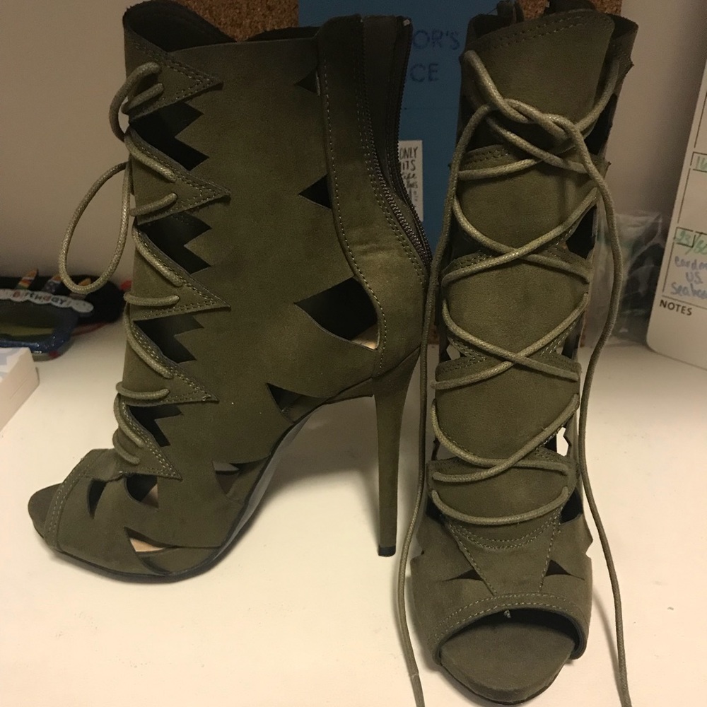 Never worn-Brand new heels 🔸Just Fab🔸